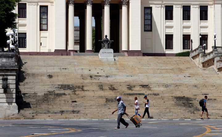 La chispa de un tarifazo prende en Cuba el desencanto político de los "hijos de la crisis"