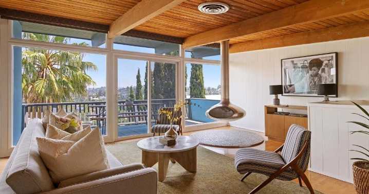 All Signs Point to Homes in Silver Lake and Franklin Hills