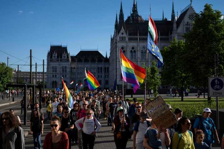 Instan a Corte de la UE a fallar contra ley anti-LGBTQ+ de Hungría – Chicago Tribune