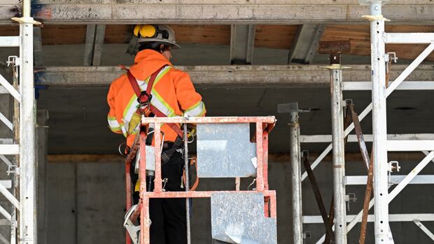 Canada's unemployment rate ticks up to 7% in May