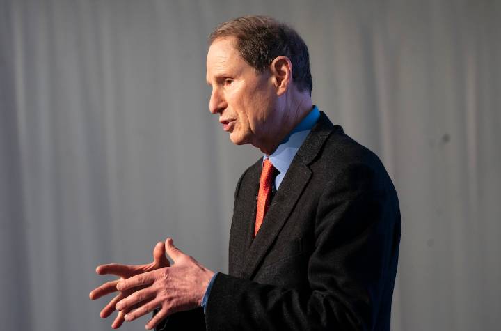 Wyden says Medicaid chief Dr. Oz is past due for promised Oregon visit