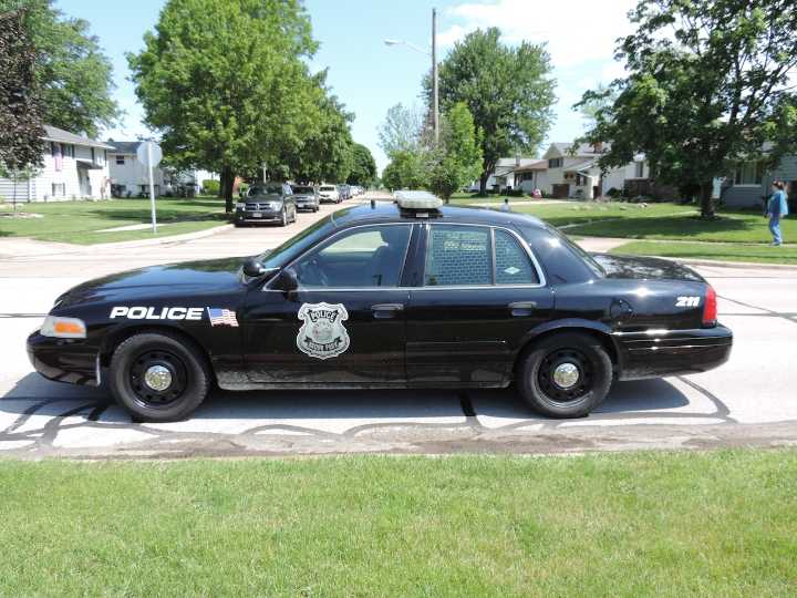 Drunk man arrested after taking swings at police at Crazy Horse in Brook Park
