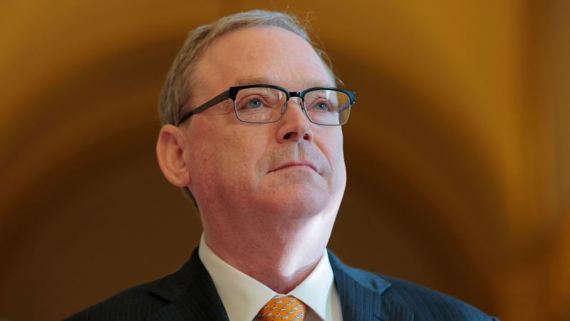 Trump economic adviser ‘very comfortable’ with a trade deal closing with China on Monday