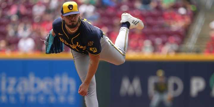Brewers win 9-1 for 12th straight series wins over Reds