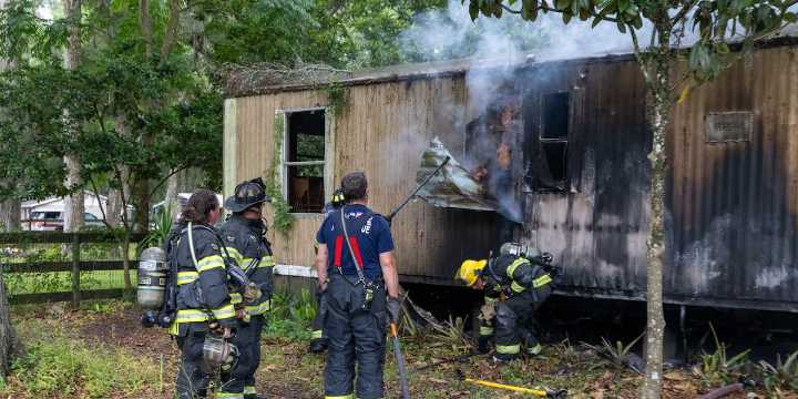 2 dogs die in Citra mobile home fire