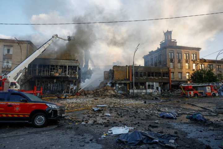 Six killed, 80 wounded in intense Russian air attacks on Ukraine