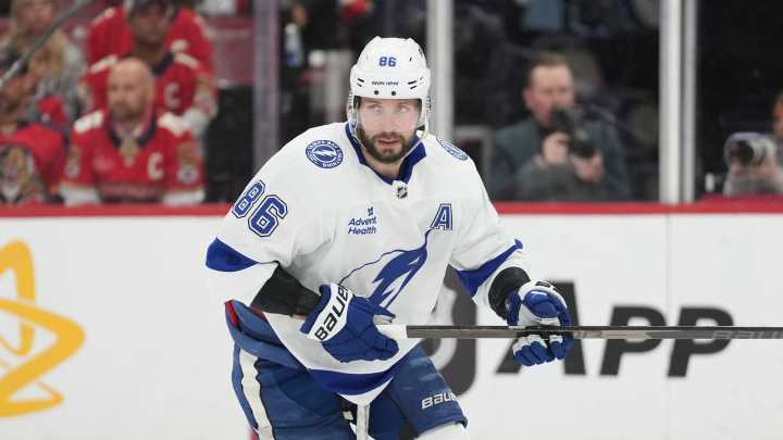 Kucherov wins Ted Lindsay Award for 2nd time, surprised by Lightning teammates with news