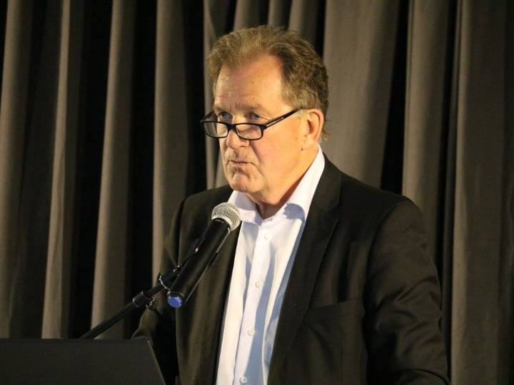 Minister tries to calm fears about Bill 5 at mining conference