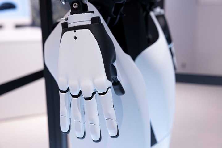 Tesla's Optimus robot VP is reportedly leaving the company