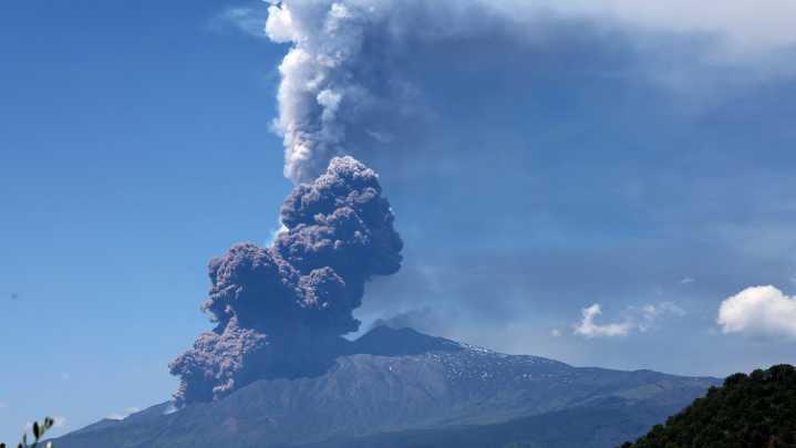 Mount Etna erupts in Sicily; tourists seek safety