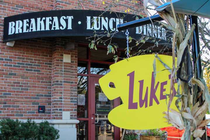 Grab your seat at Luke’s Diner: Two Gilmore Girls actors coming to Michigan fan event