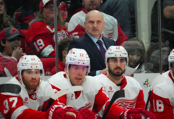 Toronto Maple Leafs add ex-Red Wings head coach to staff