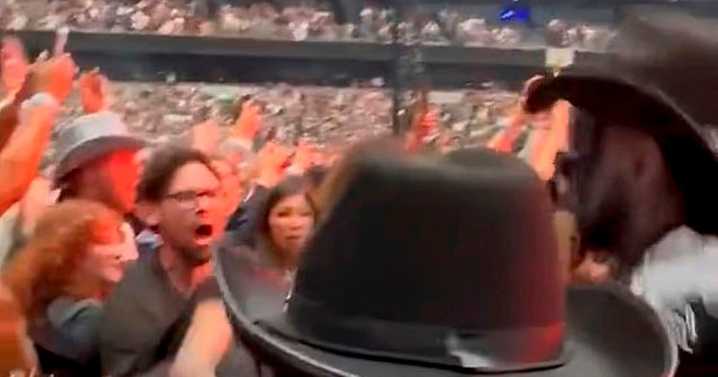 Beyoncé fans brawl as 'cowboy' fights someone in crowd on first night of UK tour