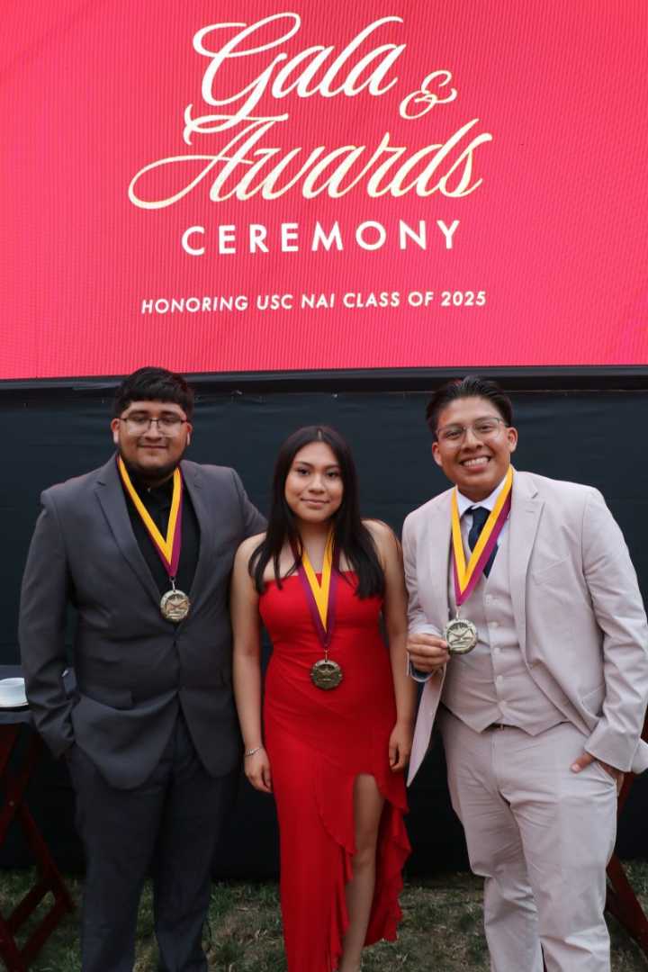 Latinos vencen obstáculos y se encaminan a universidades de prestigio 