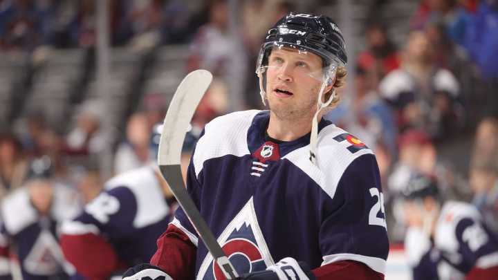 Avs' Logan O'Connor to miss 5-6 months after hip surgery
