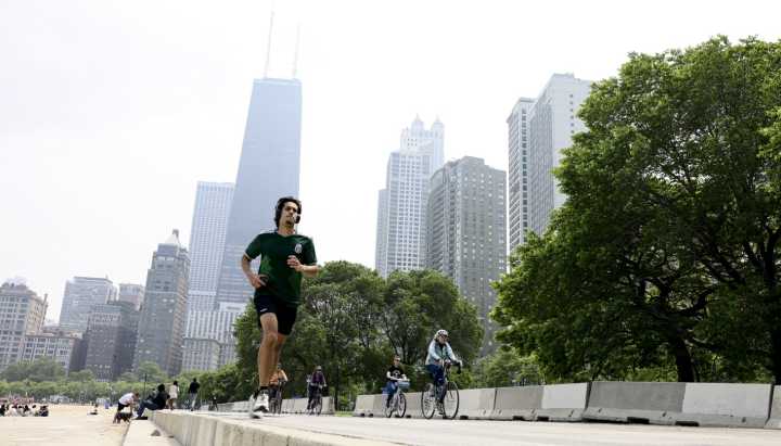 Chicago's unhealthy air quality will continue into the weekend, experts say