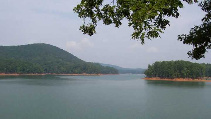 Boat found circling on Lake Allatoona: Search for missing boater launched