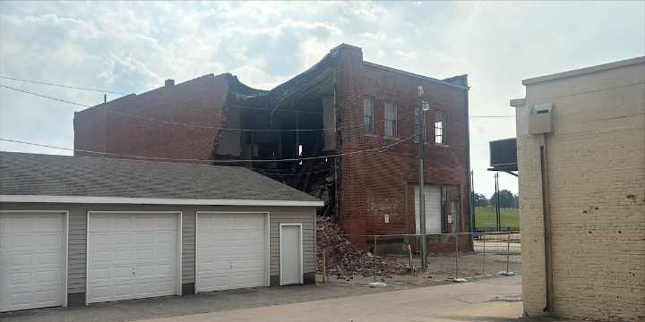 Building partially collapses in downtown Waterloo