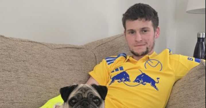 Man who fell from tree during Leeds United parade sends touching message after returning home