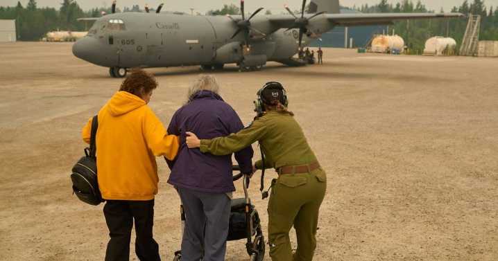 Manitoba residents fleeing scorching wildfires take refuge in Niagara Falls, Ont.