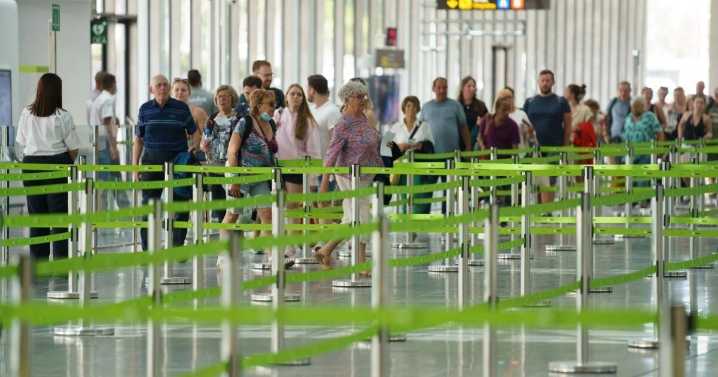 EEUU prohíbe entrada a nacionales de doce países y limita la de otros siete