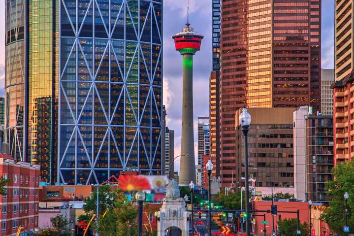 Calgary Tower to shine in Oilers colours but it's not what you think