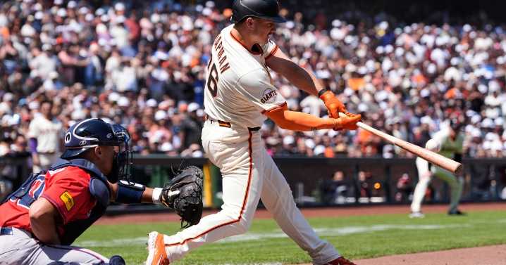 Matt Chapman hits 2-run HR in 9th to give Giants 3