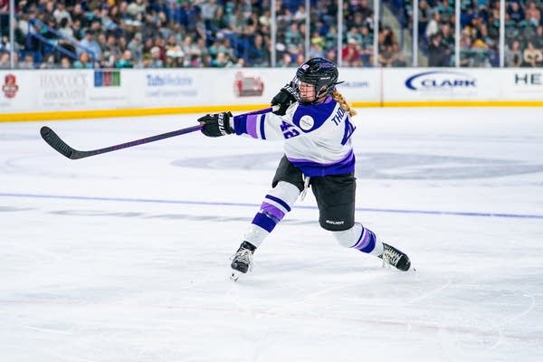 Frost duo Thompson, Jaques sign with Vancouver PWHL expansion team