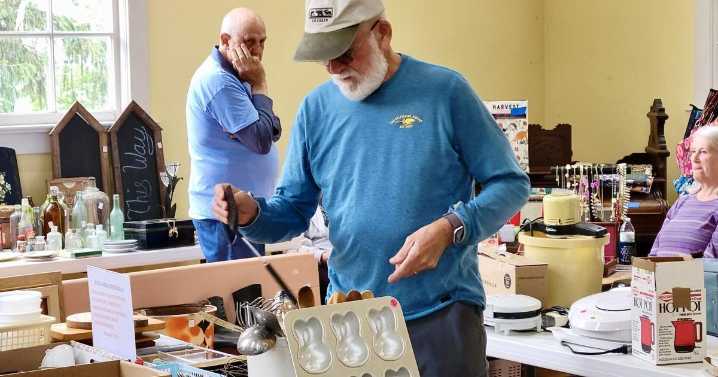 Spring Fling draws eager shoppers, despite dismal weather