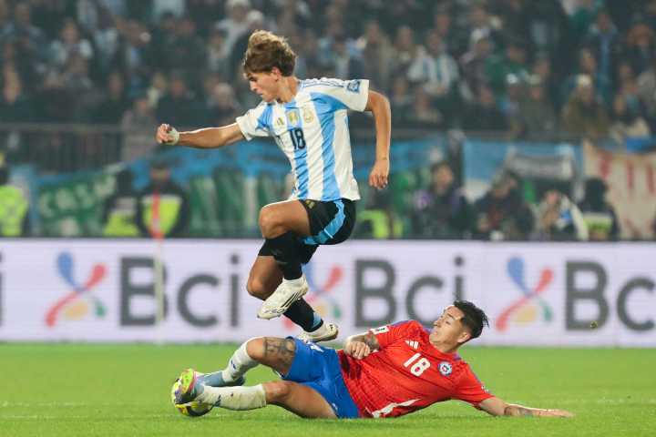 0-1. Álvarez mantiene invicta a Argentina y deja a Chile cerca de la eliminación