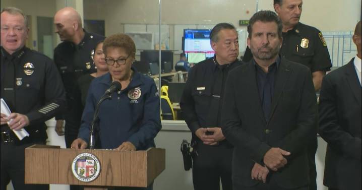 Los Angeles mayor announces curfew as anti-ICE protests continue downtown