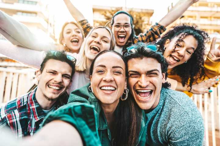 Generación Z está insegura sobre su futuro financiero: Estudio