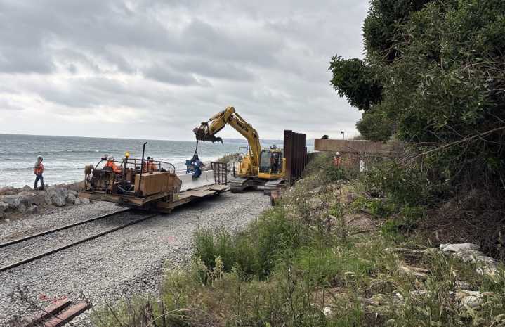 Train service between San Diego and Los Angeles resumes this weekend 
