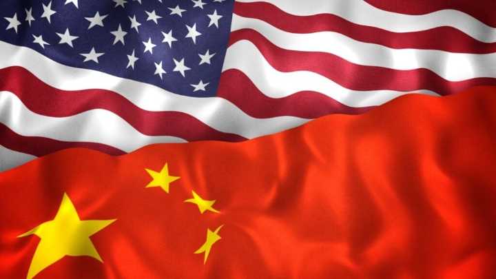 Automotrices critican a China por limitar exportaciones de minerales clave