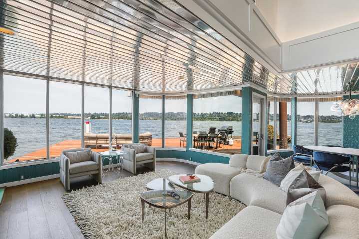 Portland’s famous floating disco house for sale at $999K. See inside renovated Aqua Star