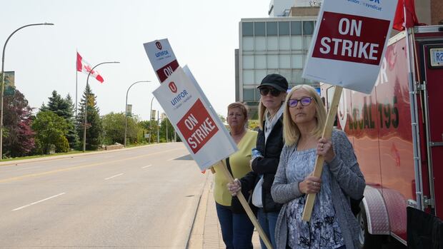 Tensions flare at Best Western workers' strike in downtown Windsor