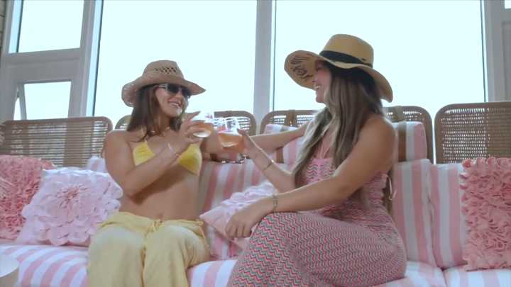 2 luxury hotels in South Florida offer relax-and-recharge packages with cabanas and champagne