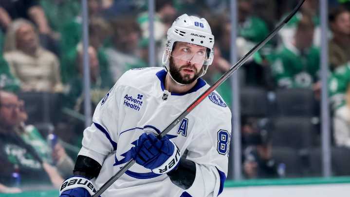 Lightning's Nikita Kucherov wins the Ted Lindsay Award as the NHL's most outstanding player