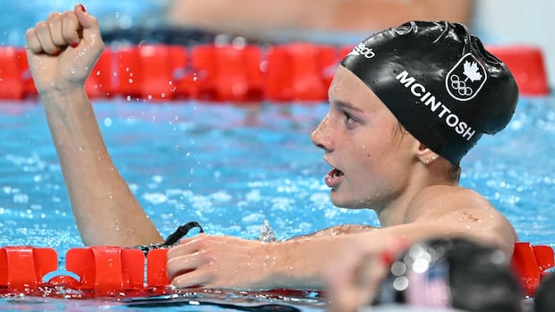 Summer McIntosh is figuring it out at the Canadian swim trials