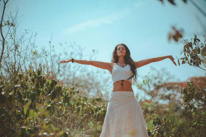 Pot vs Pills: Exploring Natural Alternatives for Chronic Pain and Insomnia