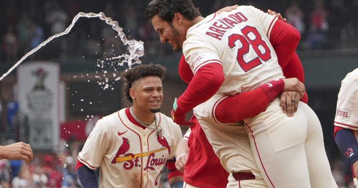 Arenado's walk-off pinch-hit double sends Cardinals over Dodgers 2