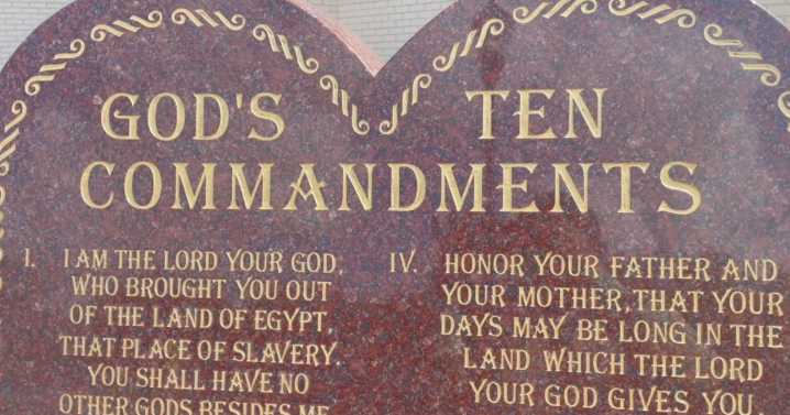 Texas governor set to consider bill to display 'Ten Commandments' on classroom walls: Neighbors react