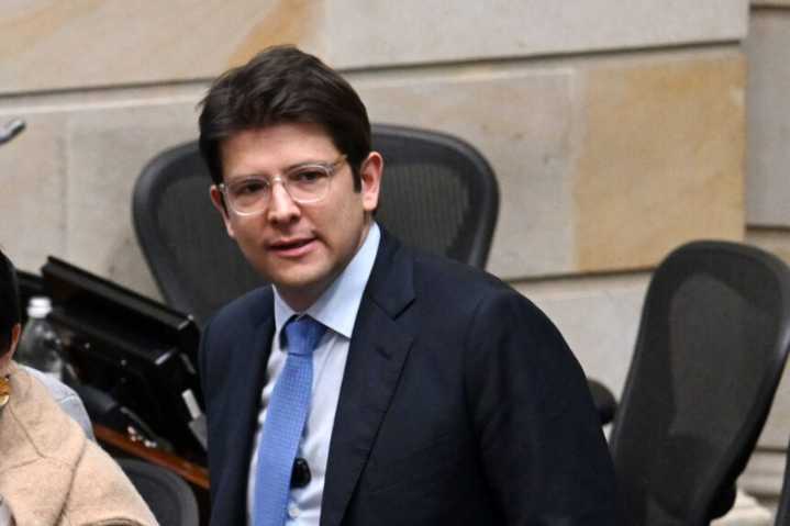 Colombian president vows to hunt ‘mastermind’ behind shooting of political rival, after 15