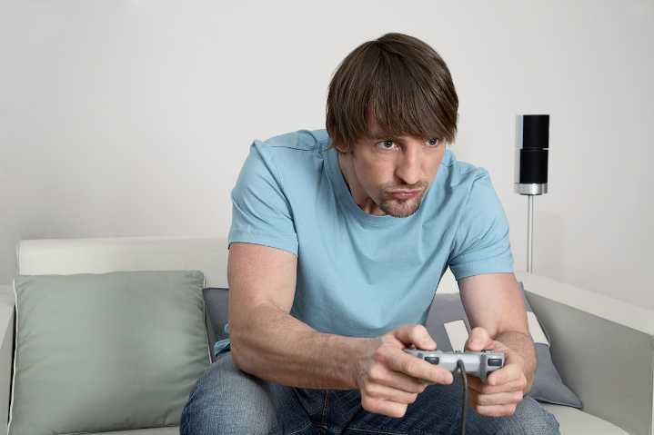 Dear Abby: Stepdad ready to put his foot down about 42-year-old son who lives with them, does nothing
