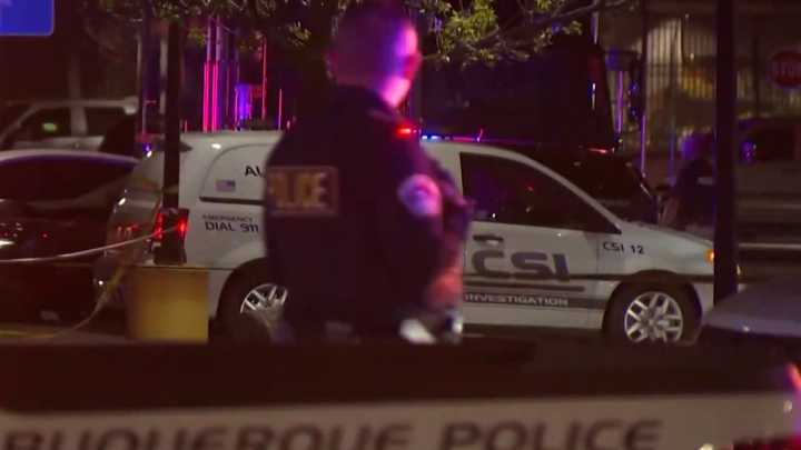 Albuquerque: Investigan accidente de tránsito con motoras en Arroyo Vista