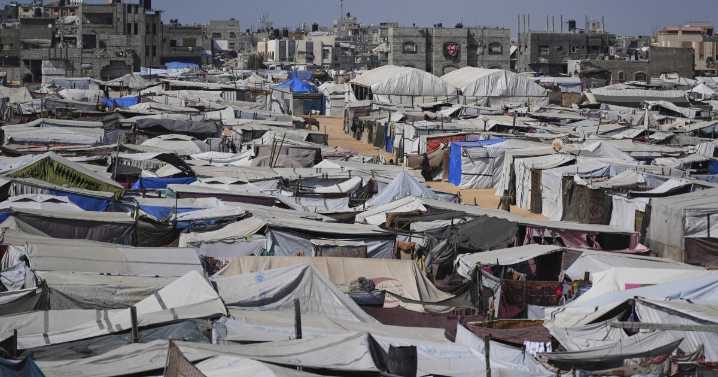 Israel backs anti-Hamas militia known for looting aid in Gaza. Here's what we know