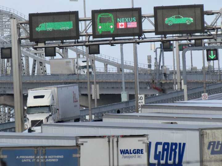 Trucker charged with smuggling cocaine at Blue Water Bridge
