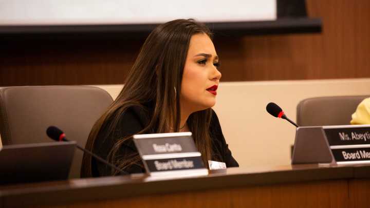 Piden a Anna Abeytia que reembolse cuidado infantil subsidiado