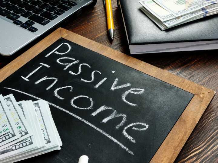 5 Monthly Dividend REITs To Retire With Passive Income