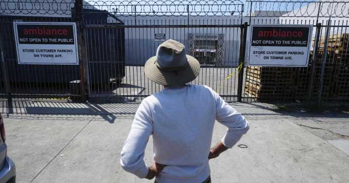 Agentes federales arrestan a docenas en Los Ángeles por infracciones de inmigración